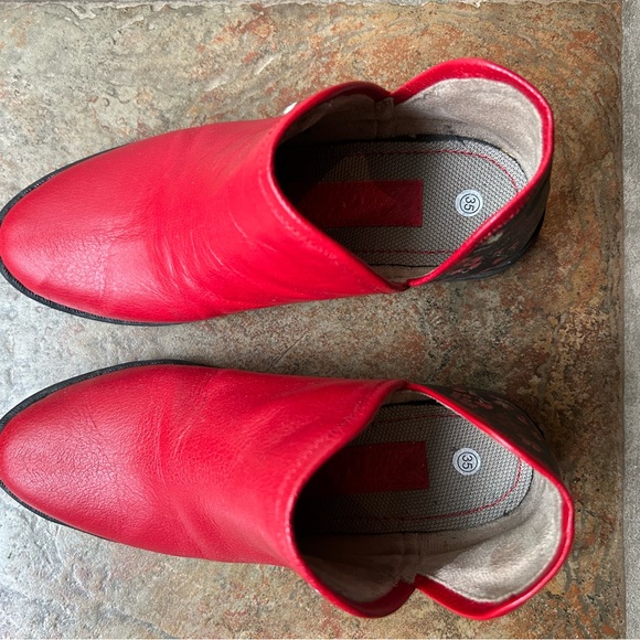 Red ankle boots Size 5. Leather. - Picture 3 of 5